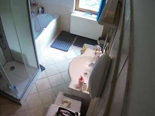 voyeurcam-julmodels-bath-2nd-2