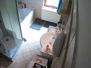 voyeurcam-julmodels-bath-2nd-2