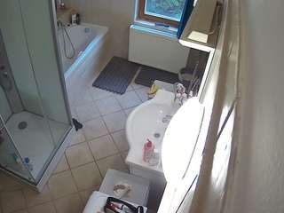 voyeurcam-julmodels-bath-2nd-2