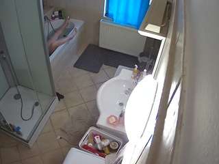 voyeurcam-julmodels-bath-2nd-2