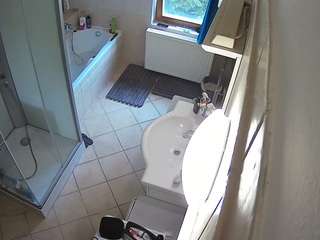 voyeurcam-julmodels-bath-2nd-2