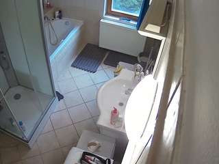 voyeurcam-julmodels-bath-2nd-2