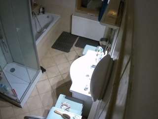 voyeurcam-julmodels-bath-2nd-2