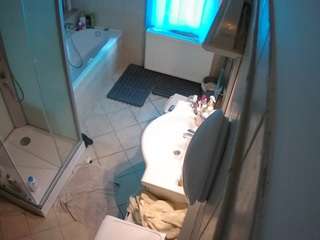voyeurcam-julmodels-bath-2nd-2
