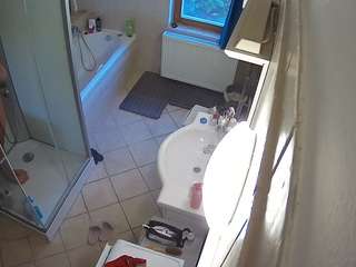 voyeurcam-julmodels-bath-2nd-2