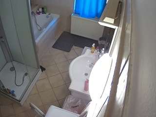 voyeurcam-julmodels-bath-2nd-2