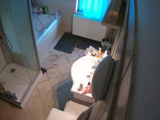 voyeurcam-julmodels-bath-2nd-2