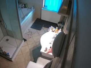 voyeurcam-julmodels-bath-2nd-2