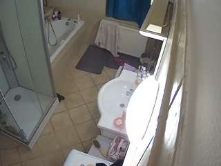 voyeurcam-julmodels-bath-2nd-2