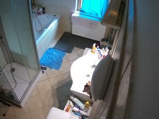 voyeurcam-julmodels-bath-2nd-2