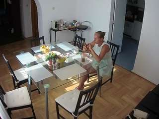 voyeurcam-julmodels-dining Sexe Models camsoda