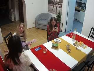 voyeurcam-julmodels-dining camsoda