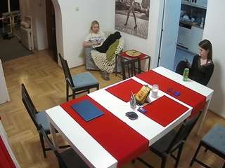 voyeurcam-julmodels-dining webcam