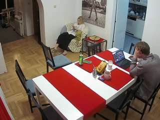 voyeurcam-julmodels-dining webcam