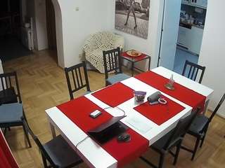 voyeurcam-julmodels-dining webcam