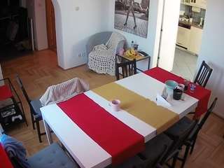 voyeurcam-julmodels-dining