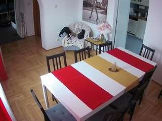 voyeurcam-julmodels-dining webcam