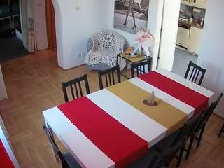 voyeurcam-julmodels-dining