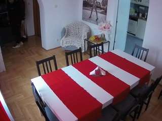 Dit model is nu live. voyeurcam-julmodels-dining