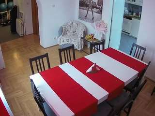 Dit model is nu live. voyeurcam-julmodels-dining