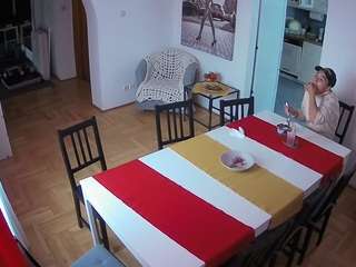voyeurcam-julmodels-dining