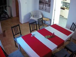 voyeurcam-julmodels-dining