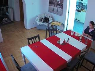 voyeurcam-julmodels-dining