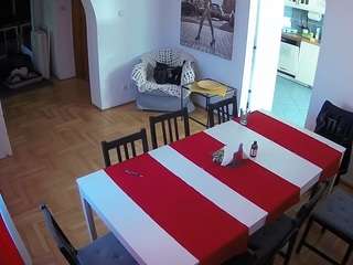 voyeurcam-julmodels-dining