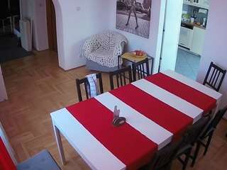voyeurcam-julmodels-dining