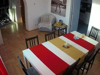 voyeurcam-julmodels-dining
