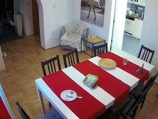 voyeurcam-julmodels-dining