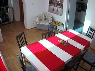 voyeurcam-julmodels-dining