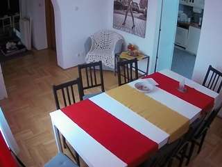 voyeurcam-julmodels-dining