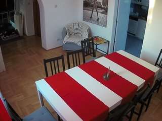 voyeurcam-julmodels-dining