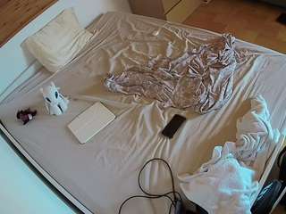 Live Cam Models voyeurcam-julmodels-greybed-1 camsoda