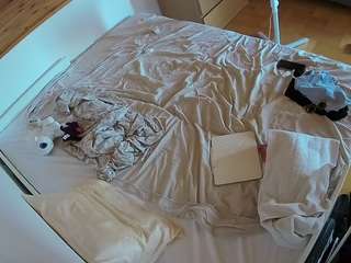 Free Live Cam Models camsoda voyeurcam-julmodels-greybed-1