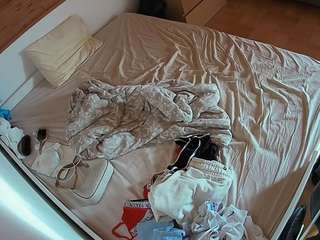 Webcam Model Jazmen camsoda voyeurcam-julmodels-greybed-1