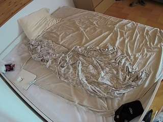 Vorjeur House camsoda voyeurcam-julmodels-greybed-1