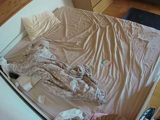 Vouyer House camsoda voyeurcam-julmodels-greybed-1