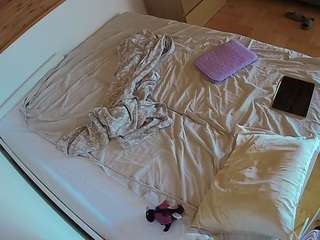 Chaturbato camsoda voyeurcam-julmodels-greybed-1