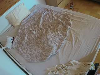 Reallifecam House camsoda voyeurcam-julmodels-greybed-1