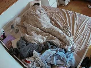  voyeurcam-julmodels-greybed-1 chat room