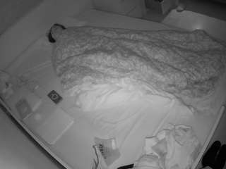 voyeurcam-julmodels-greybed-1
