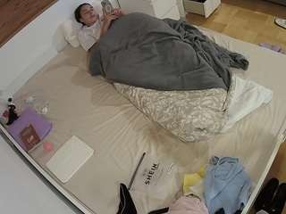 voyeurcam-julmodels-greybed-1