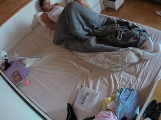 voyeurcam-julmodels-greybed-1