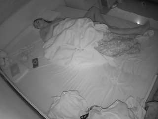 voyeurcam-julmodels-greybed-1