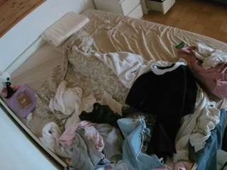 voyeurcam-julmodels-greybed-1 Thumb Image