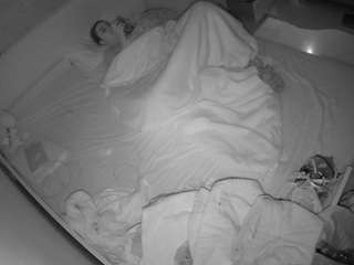 voyeurcam-julmodels-greybed-1