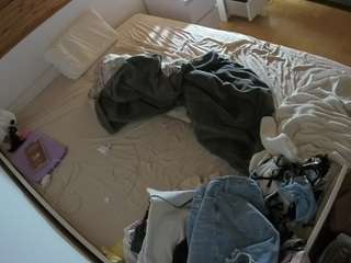 voyeurcam-julmodels-greybed-1 camsoda