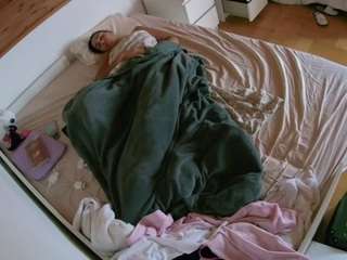 voyeurcam-julmodels-greybed-1